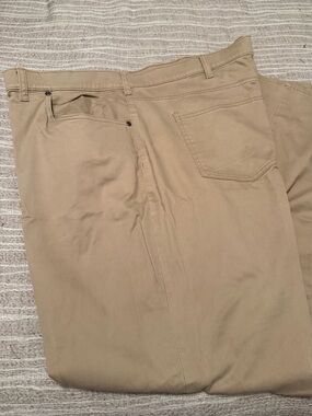 Roundtree & Yorke Men's Khaki Chino Pants - Tan